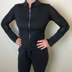 ALO Yoga shell after yoga cropped jacket
